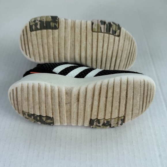 Adidas Black and White Sneakers with Breathable Mesh Size 9K - Picture 4 of 9